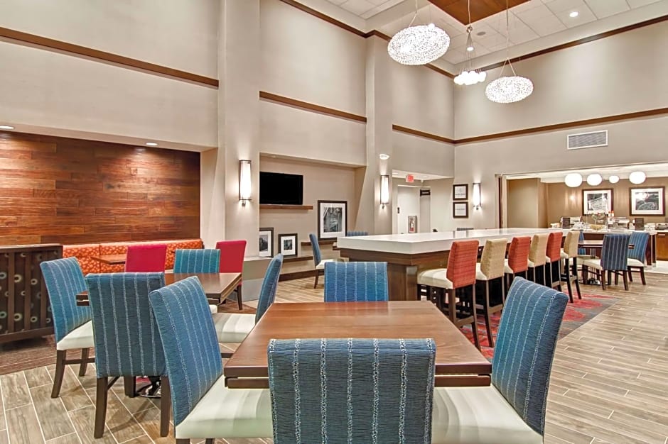 Hampton Inn & Suites Detroit/Troy
