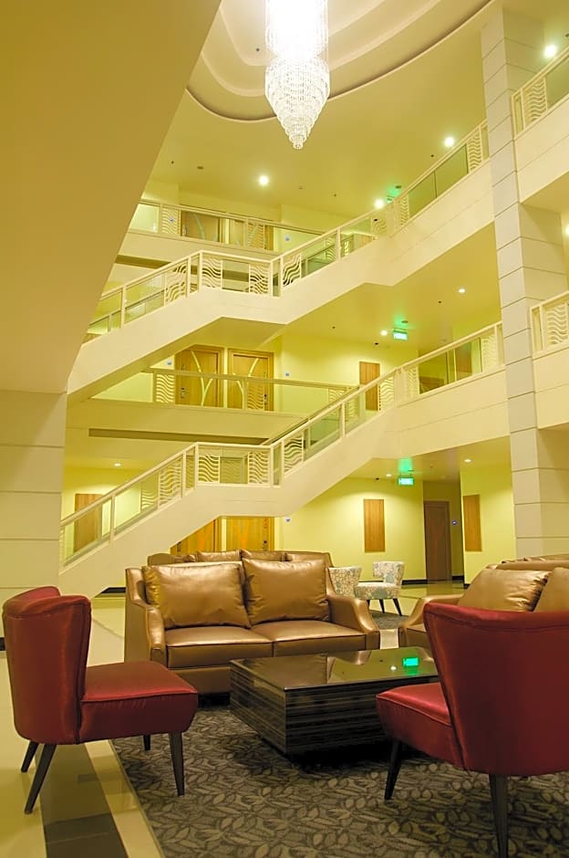 Jolly Suites&Spa Petkasem