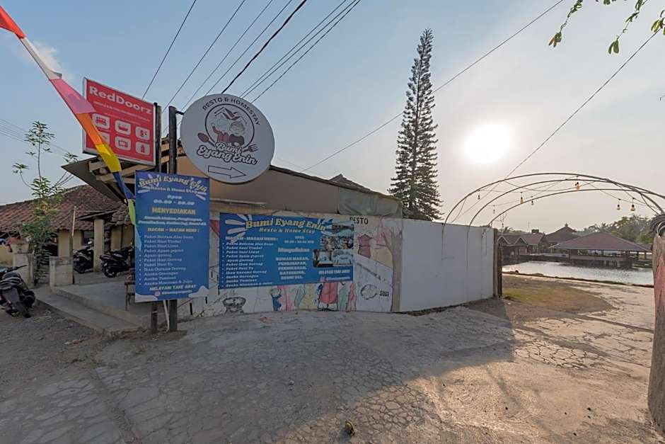 RedDoorz Syariah at Bumi Eyang Enin Homestay Tasikmalaya