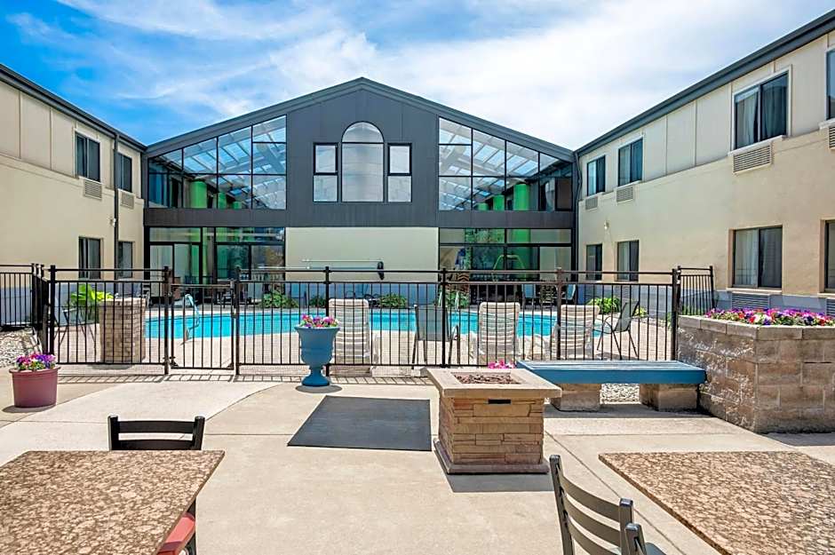 Country Inn & Suites By Radisson, Muskegon, MI