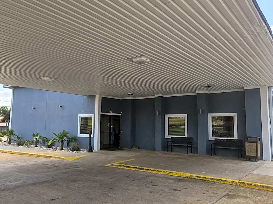 Super 8 by Wyndham Buffalo