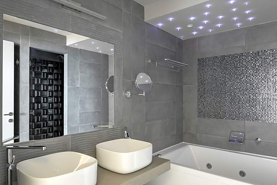 Macaris Suites & Spa