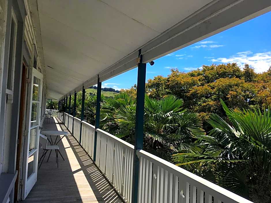 Te Puia Hot Springs Hotel