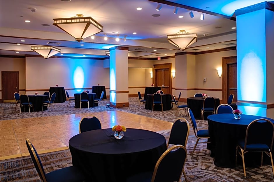 DoubleTree by Hilton Tulsa at Warren Place