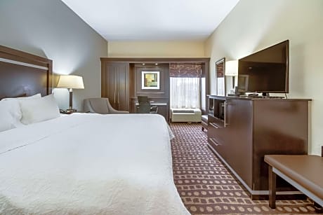 1 King Bed Nonsmoking