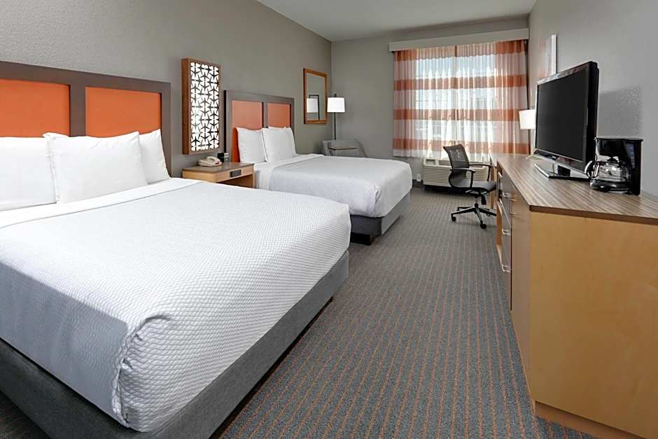 La Quinta Inn & Suites by Wyndham Dallas Love Field