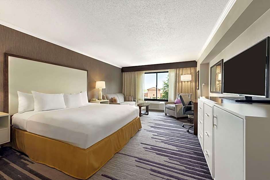 DoubleTree By Hilton Milwaukee Brookfield