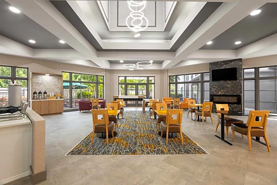 La Quinta Inn & Suites by Wyndham Raleigh Cary