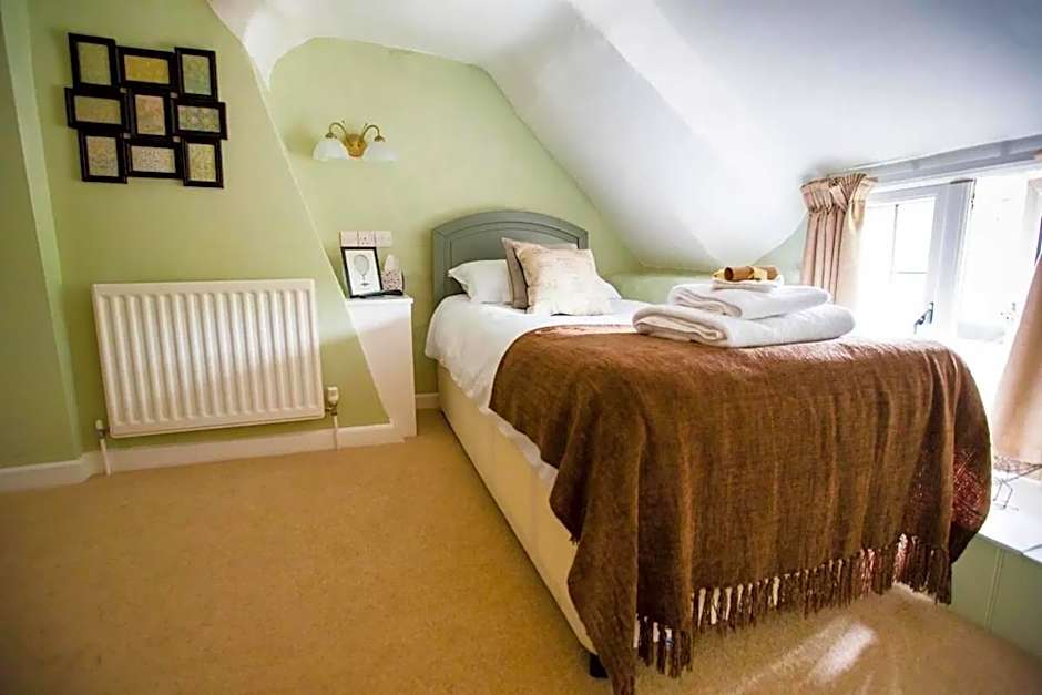 Photo 1 of 6 of Single Room