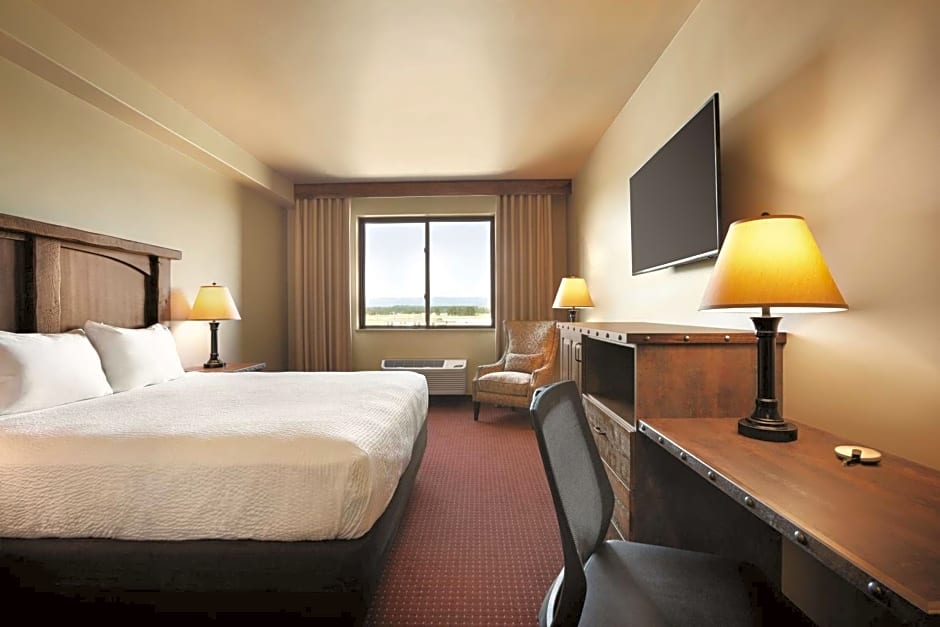 Glacier International Lodge