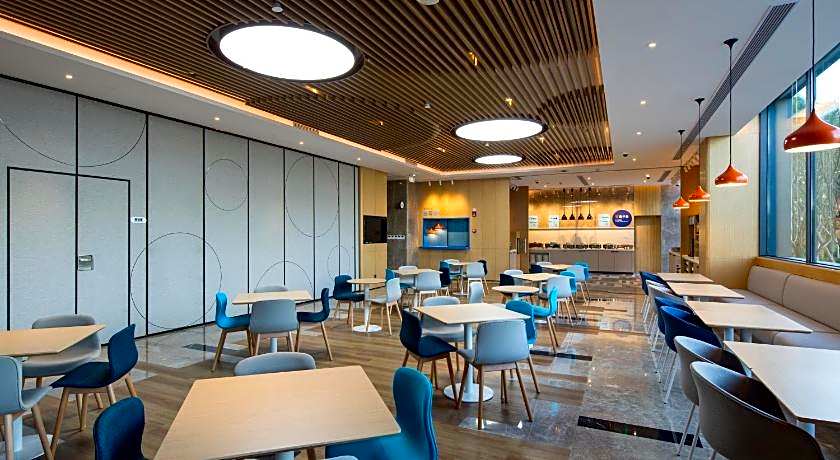 Holiday Inn Express Shanghai Kangqiao By IHG