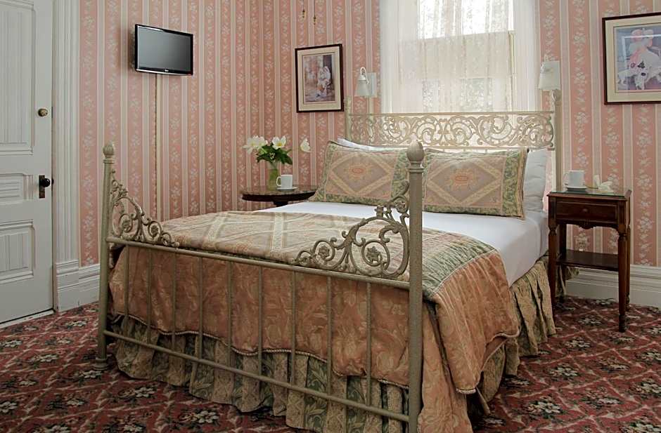 2 Bedroom 1 Queen Bed and 1 Double Bed Suite — 6 fotoğraftan 1. fotoğraf