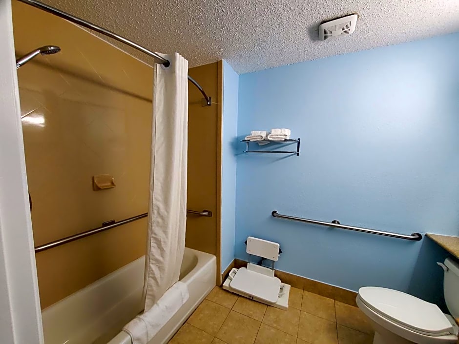 Coastal Inn & Suites