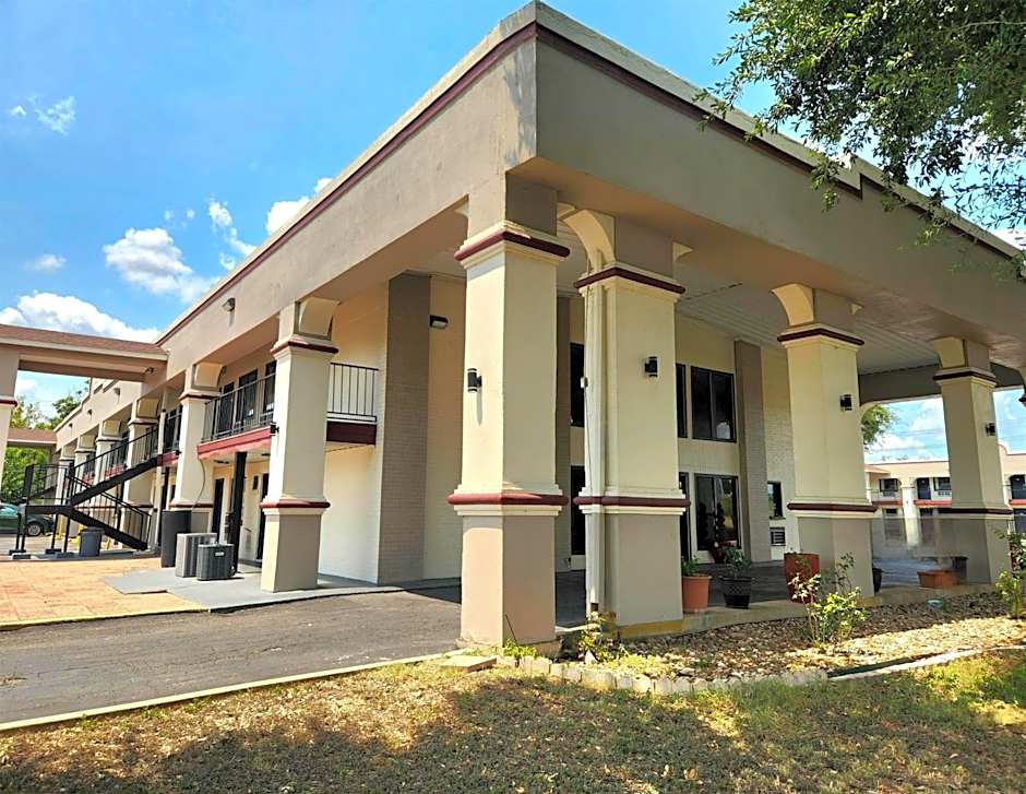 Days Inn by Wyndham San Marcos