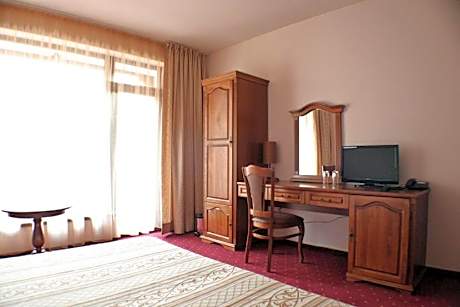 Double or Twin Room (2 Adults + 1 Child)