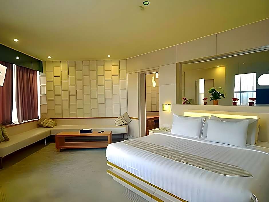 Horison Ultima Makassar