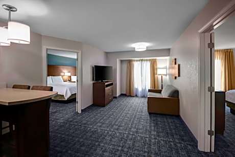1 King 2 Queen 2 Bedroom Suite Microwave