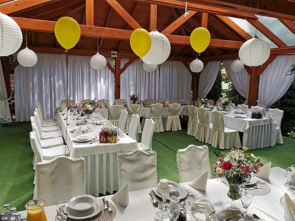 Noclegi i restauracja Zajazd Pod Skałą