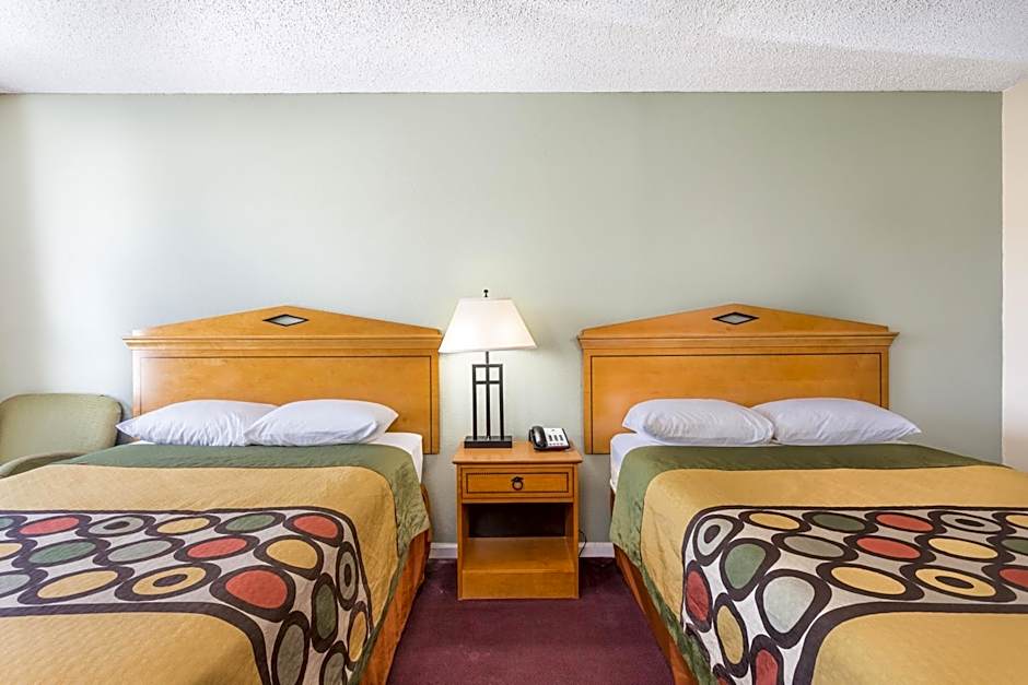 Super 8 by Wyndham Manning