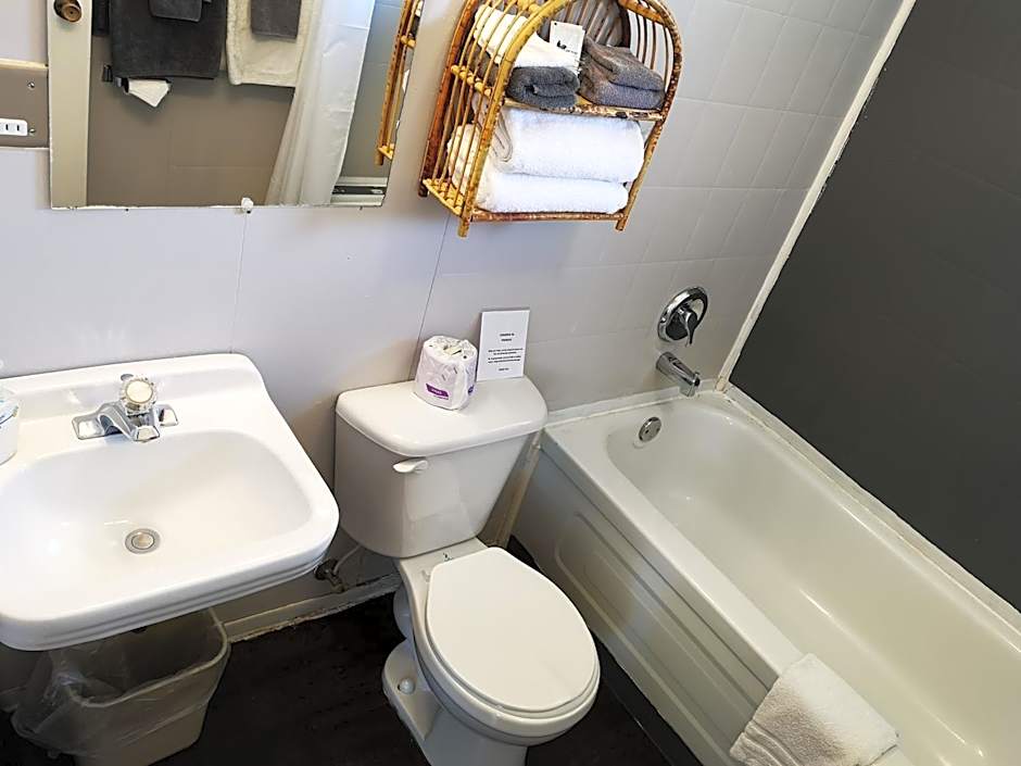 Overlook Inn & Cabins