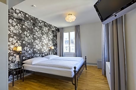 Double (Private Bathroom)