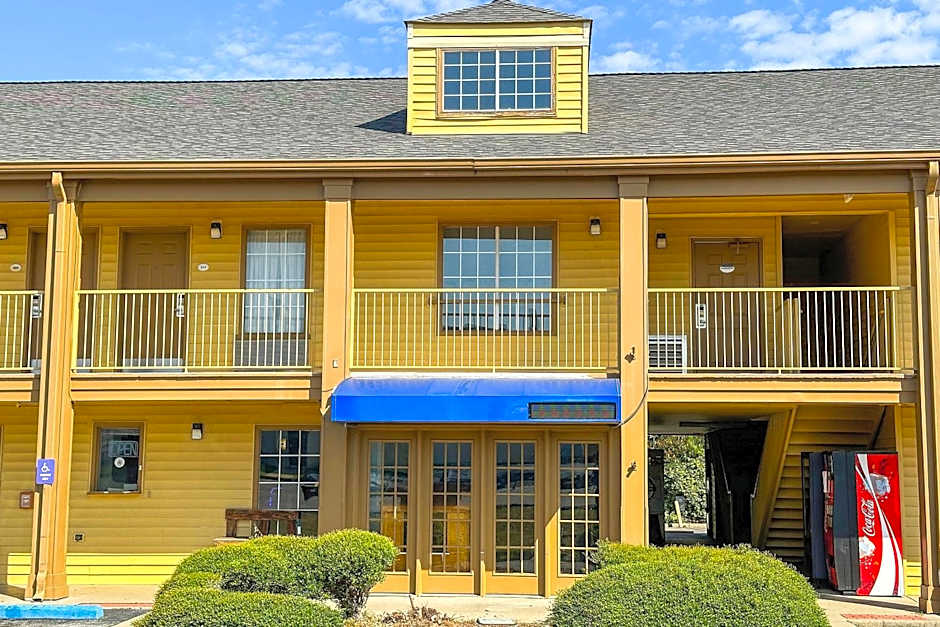 Bonita Lakes Inn by Capital O Meridian I20