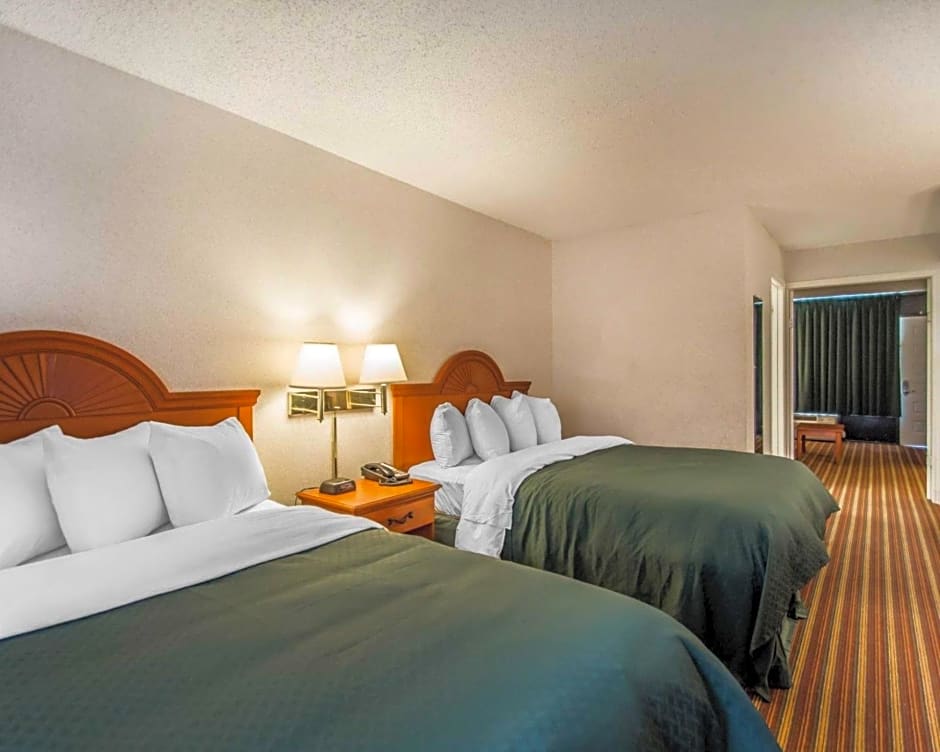 Quality Inn & Suites At Tropicana Field