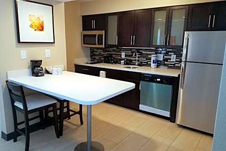 King Studio Suite - Mobility Access /Non-Smoking