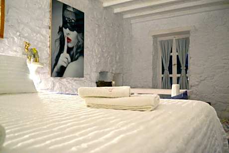 Love Affair Suite- King Size bed with partial Sea View