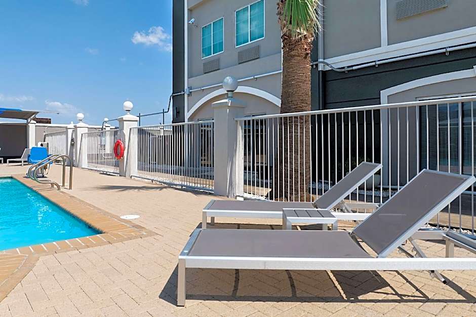 La Quinta Inn & Suites by Wyndham Raymondville