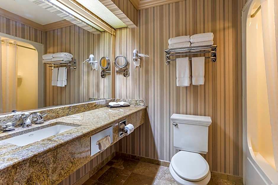 Traditions Hotel & Spa Johnson City - Binghamton, an Ascend Collection Hotel
