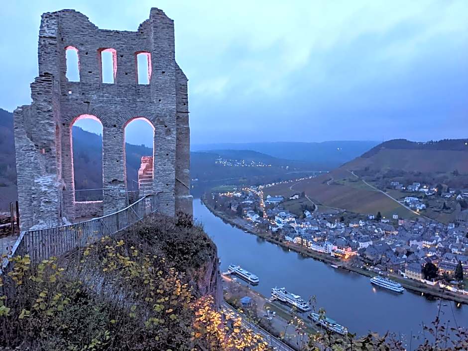 Monkey Factory - Mini Home-Stay Hostel