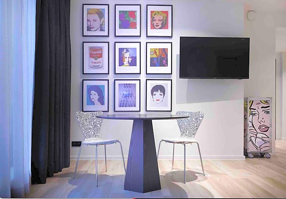 M-Street art lodging - Self check-in