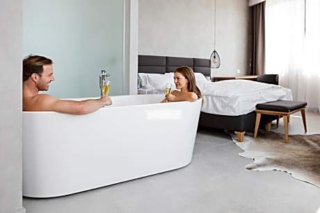 Deluxe Suite with Spa Bath