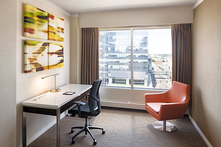 Delta Hotels by Marriott Edmonton Centre Suites