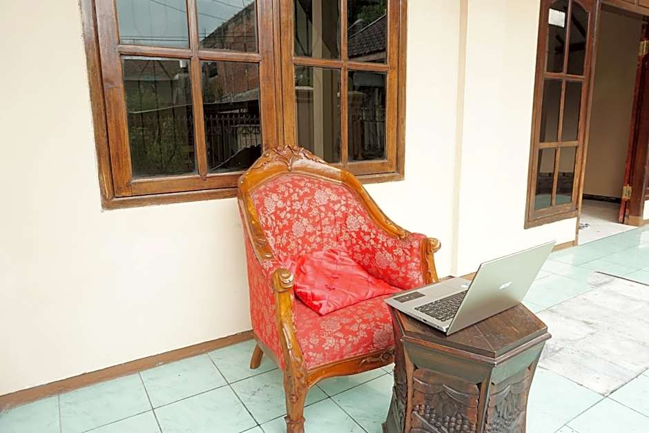 OYO Life 93055 Fathin Hotel