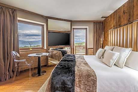 Small Double Room with Mountain and Valley View
