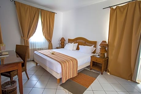 One-Bedroom Apartment (2 Adults + 1 Child)