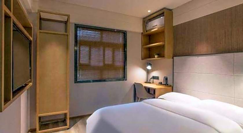 V8 Ziyuangang Hotel