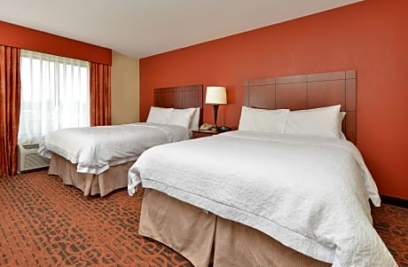 1 Queen Mobility/Hearing Access Ri Shwr Ns