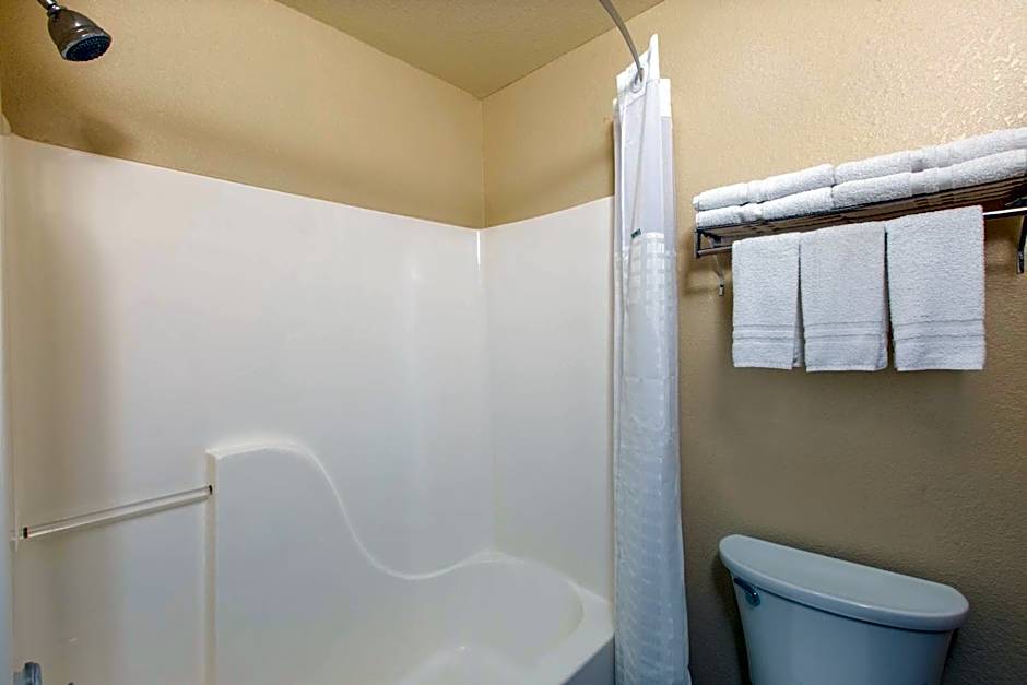 Super 8 by Wyndham Ottawa