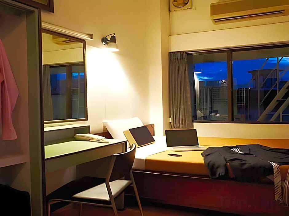 The Krungkasem Srikrung Hotel