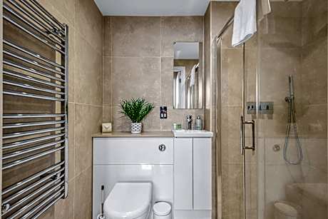 One-Bedroom Apartment with Kitchen & Living room