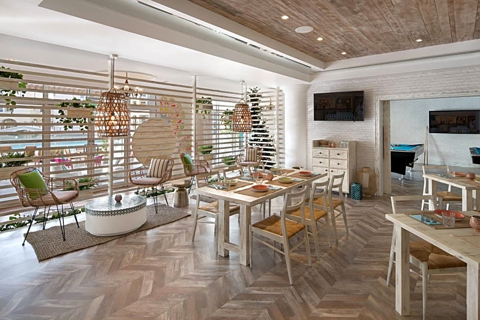 Millennium Lakeview Hotel