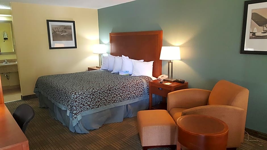 Days Inn by Wyndham Jacksonville Airport