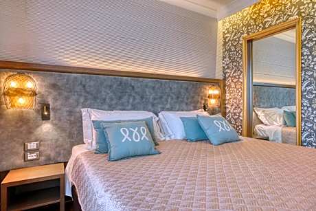 Deluxe Suite with Balcony and Partial Lake View