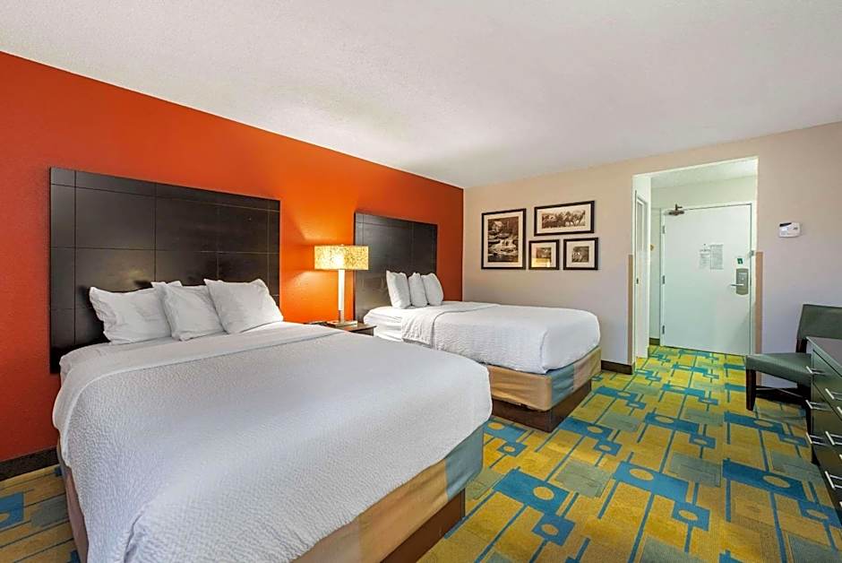 La Quinta Inn & Suites by Wyndham Mansfield, Oh