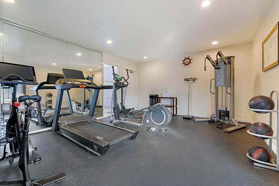 Best Western Plus Marina Shores Hotel