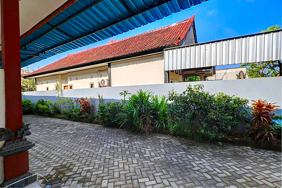 OYO Life 92838 Kost Ibu Surya