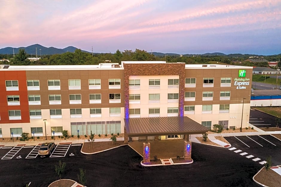 Holiday Inn Express & Suites Roanoke - Civic Center